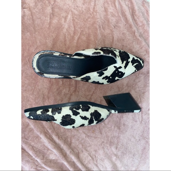 🛑SOLD🛑 ASOS Cow Print Pony Leather Mules size 9 /  low heel cowboy Western - Picture 2 of 8